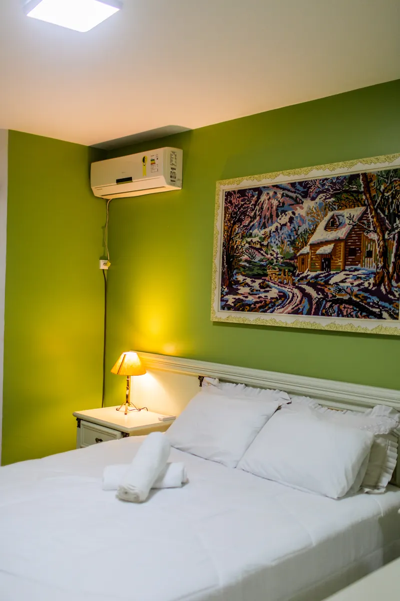 Apto na Borges de Medeiros — quarto com ar-condicionado