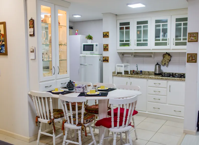 Apto na Borges de Medeiros — cozinha completa
