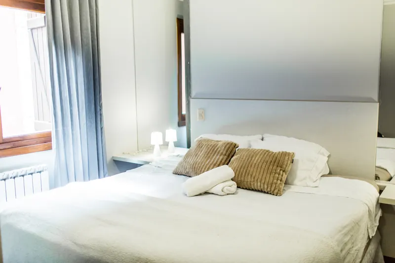Quinta da Serra — quarto com cama king